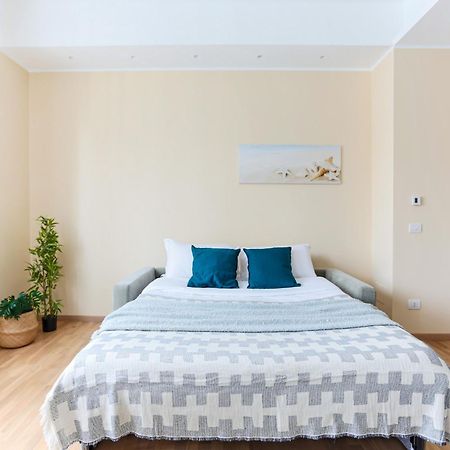The Best Rent - Bright One-Bedroom Apartment In Corso Vittorio Emanuele II Milan Exterior photo
